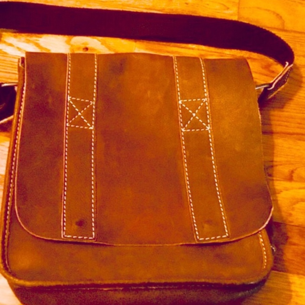 BLACK RIVET Leather Messenger Bag